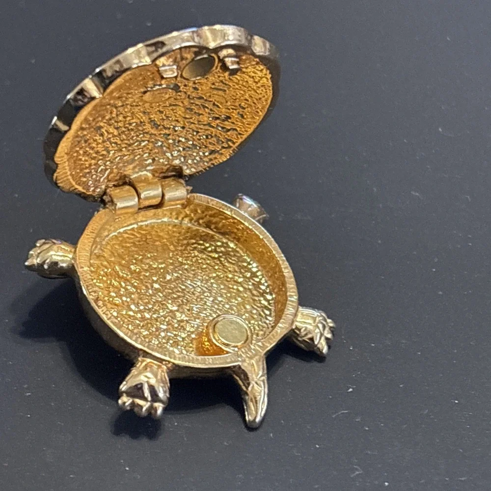 Vintage Gold Tone Turtle Trinket Box - Magnetic Shell Locket Pill Box Compact